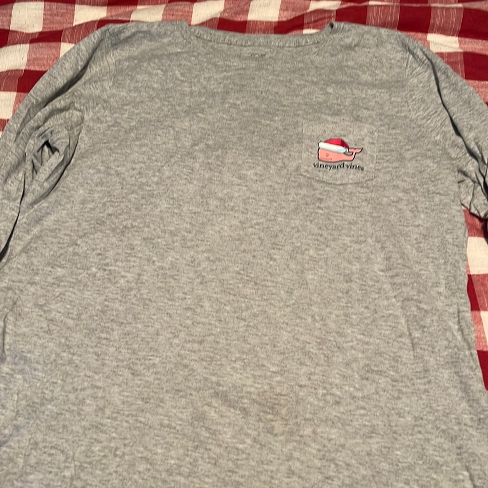 No stains or issues nice t-shirt